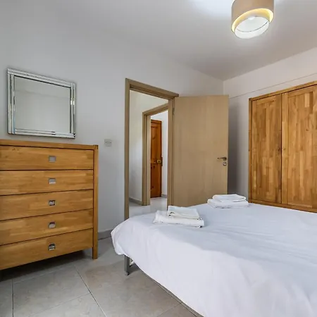 Spacious, One Bedroom In Paceville Appartamento San Giuliano