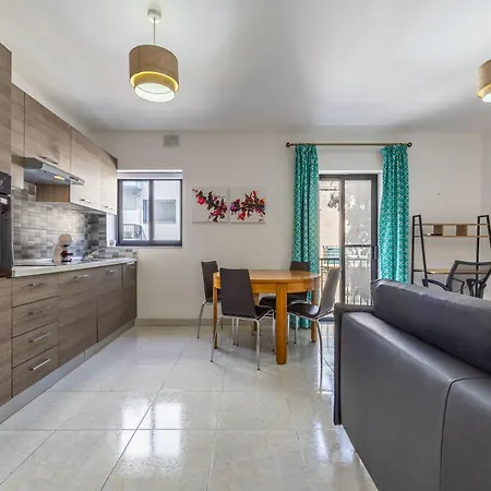 Spacious, One Bedroom In Paceville San Ġiljan