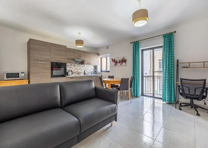 Spacious, One Bedroom In Paceville Διαμέρισμα *